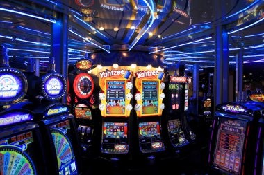 fanta togel app running on Android phone showing live roulette table with dealer feed